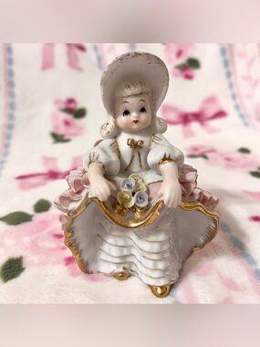 Vintage Geo Z Lefton Bloomer Girl Figurine KW1698 Ceramic Flowers Bow